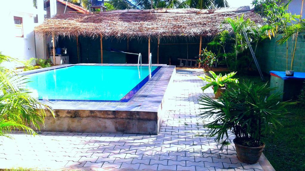 The Blue Beach Guesthouse Negombo Exterior photo